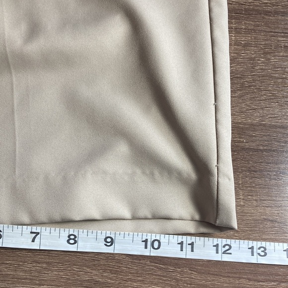 EUC Mens 34 IZOD Golf Tan Flat Front Shorts - Picture 7 of 11